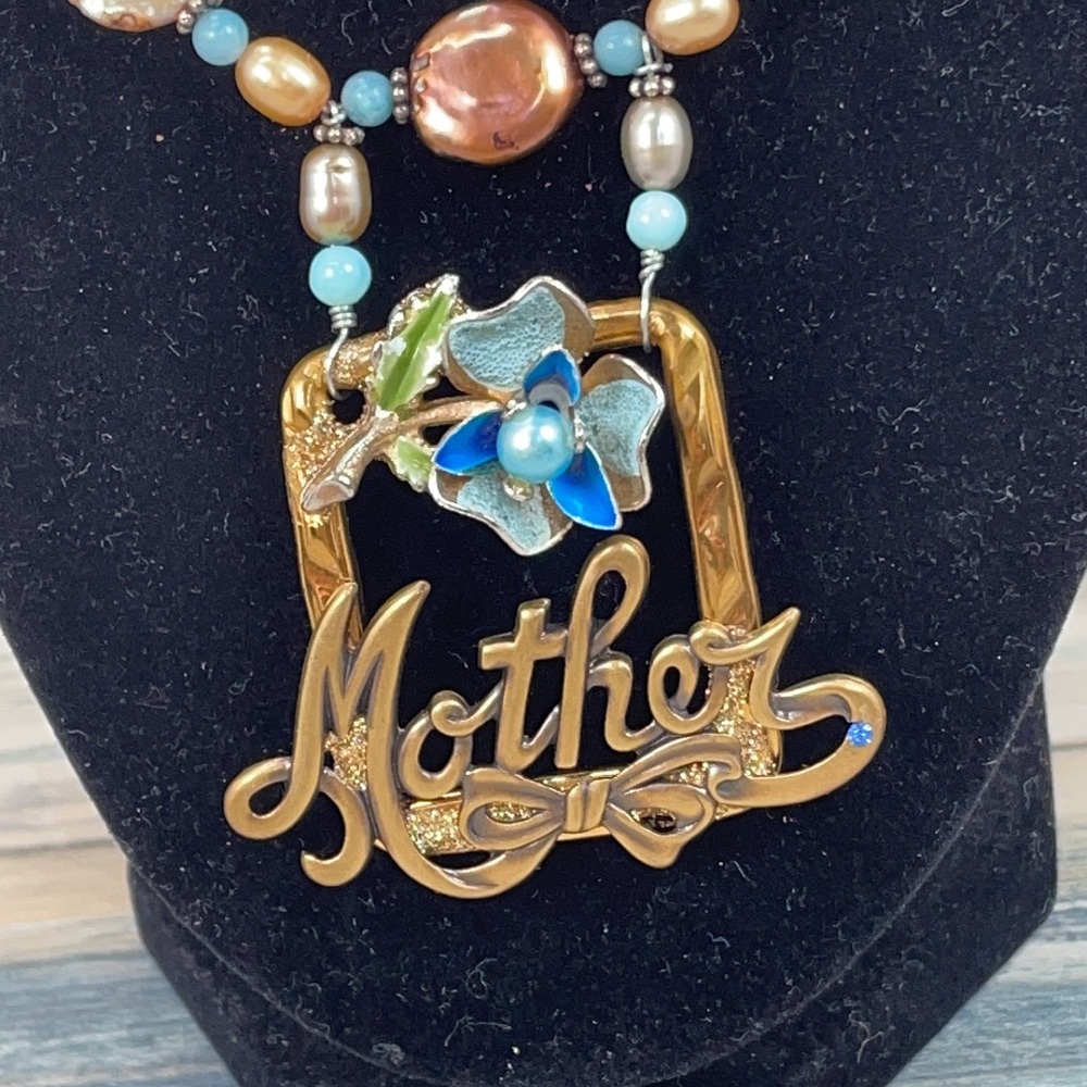 👑Adorned Crown Artisan Assemblage enamel flower beaded pearl mother necklace - Picture 2 of 10